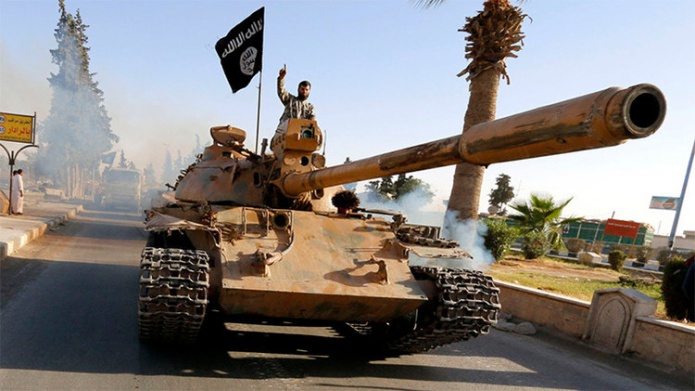 EI contraataca y asalta una base aÃ©rea en la zona controlada por el Gobierno sirio