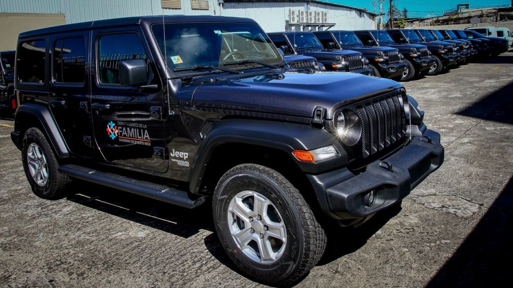  Familia entrega 17 veh&iacute;culos a Programa de Cuidado Sustituto y Adopci&oacute;n 