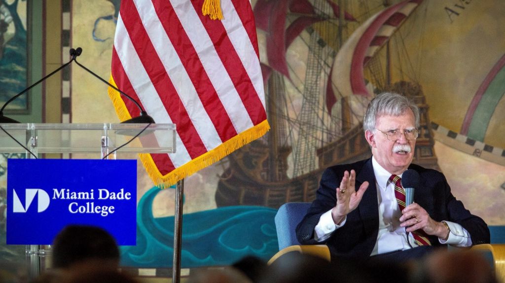  Trump no ceja presión sobre "troika de la tiranía" e insta a otros a sumarse 