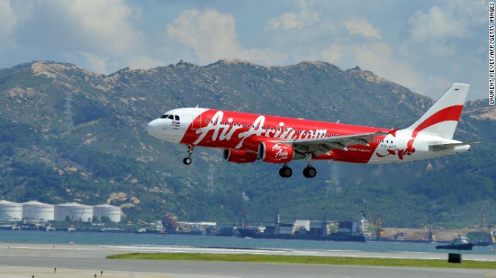DesvÃ­an un vuelo luego de que un pasajero lanzara agua caliente a un tripulante
