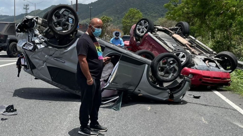  Dos veh&iacute;culos volcados en PR-30 de Caguas a SJ 