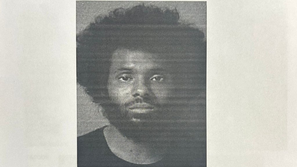  Ten&iacute;a una orden de asecho en su contra y se fue detr&aacute;s de la victima a una playa de Luquillo 