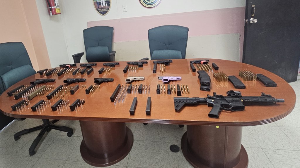  Video: Intervienen en negocio de Hato Rey donde todo el mundo estaba &ldquo;Jangueando&rdquo; armado 