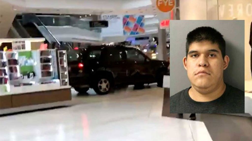  Video: Acusan de terrorismo a conductor que irrumpi&oacute; en "mall" en EE.UU. 