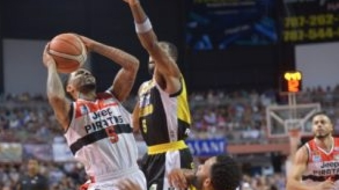 Los Piratas quedan a un triunfo de la corona tras doblegar a los Capitanes