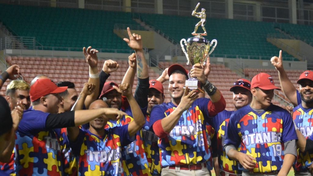  Titanes dominan la Copa de Campeones 