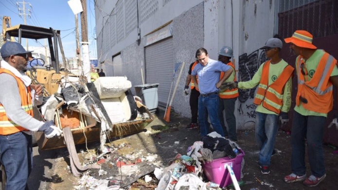Yulin agradece al gobernador por llegar ayudar en la barriada Figueroa