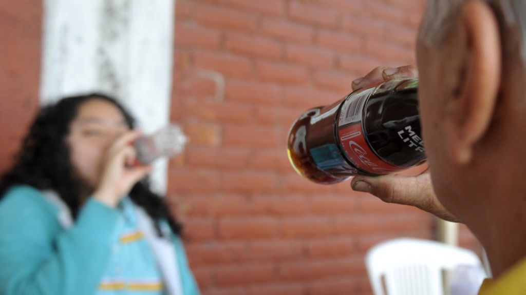  Los latinoamericanos tienen el m&aacute;s alto consumo de bebidas azucaradas 