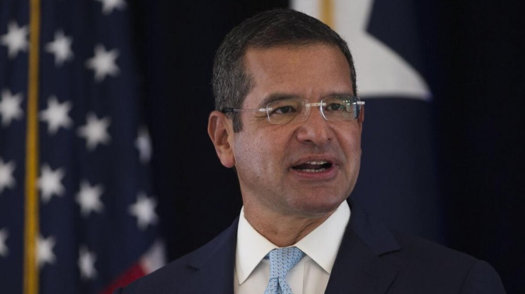  Gobernador anuncia nueva ronda de 2 mil d&oacute;lares para profesionales de la salud y primeros respondedores que trabajaron durante la pandemia 