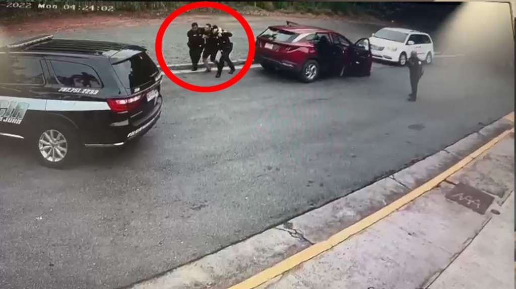  Video: Momento en que municipales de San Juan llegan a socorrer a su compa&ntilde;ero herido de bala 