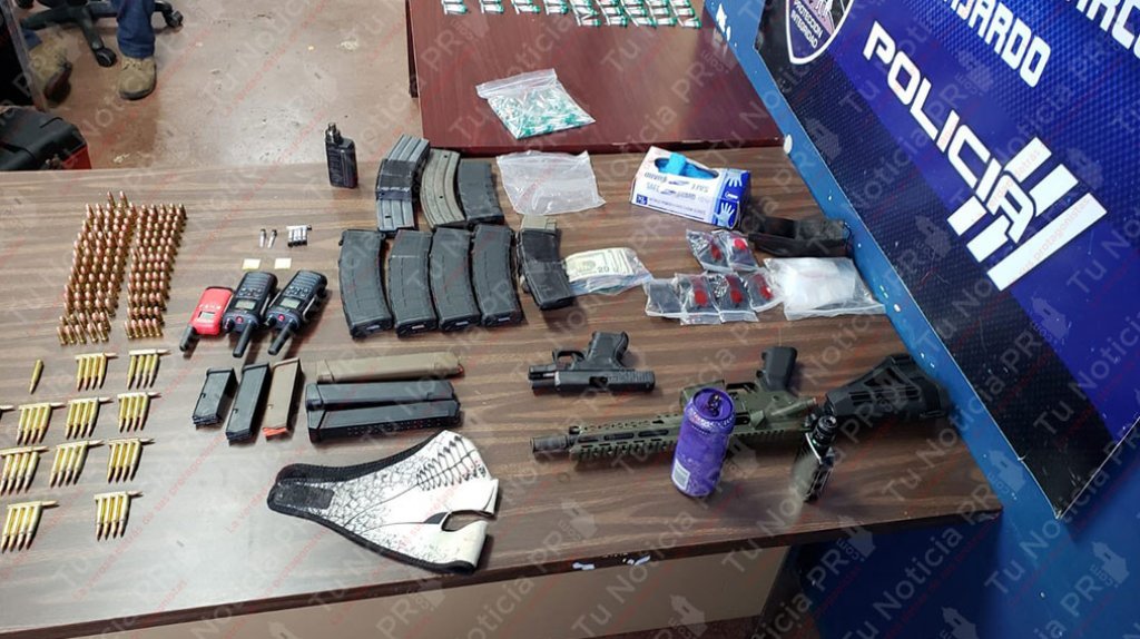  Fotos: Ocupan drogas y armas durante allanamientos en Fajardo 