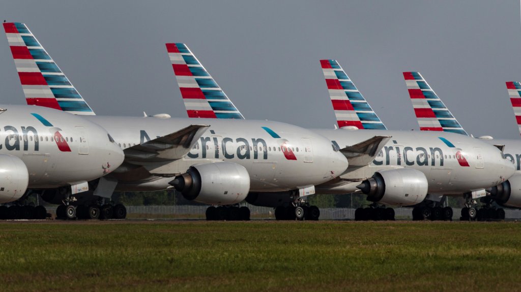  Las aerol&iacute;neas American y United anuncian el despido de 32.000 trabajadores 