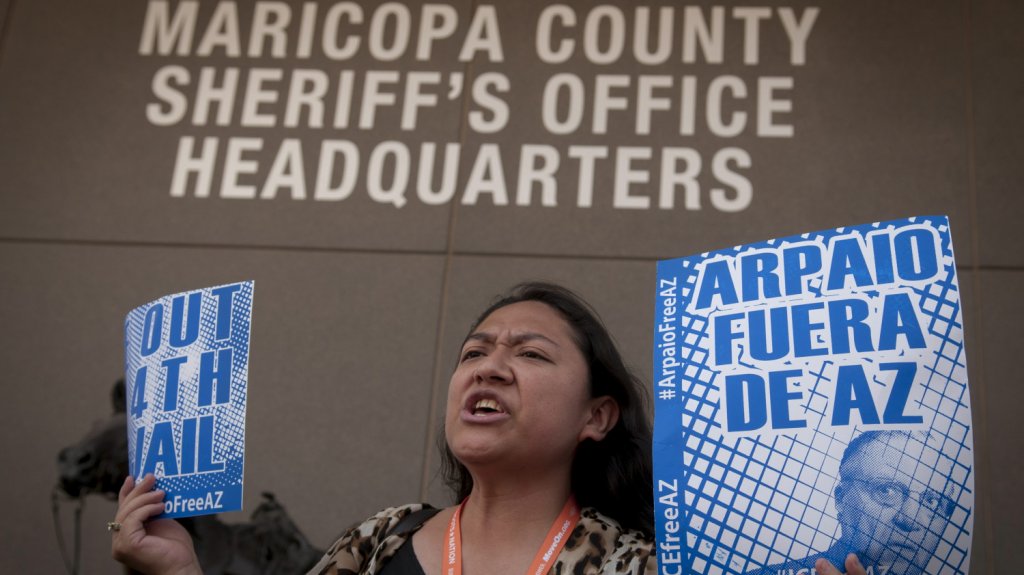  Protestan contra iniciativa para reanudar la construcci&oacute;n del muro en Arizona 