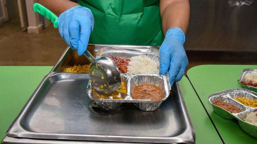  Secretario de agricultura anuncia alimentos de producci&oacute;n local para comedores escolares 