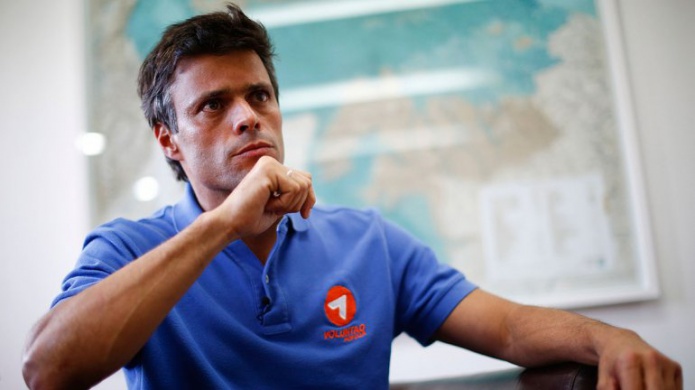 Leopoldo LÃ³pez se entrega a la Guardia Nacional Bolivariana en ChacaÃ­to