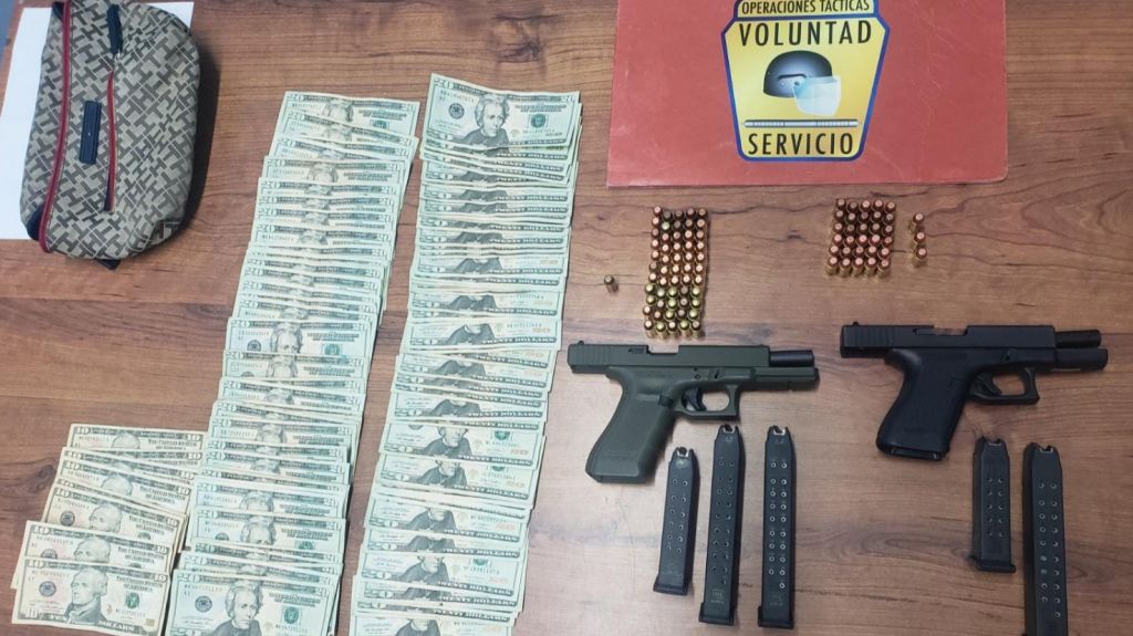  Ocupan dos pistolas en un auto que abandonaron 3 hombres en residencial de Rio Grande 