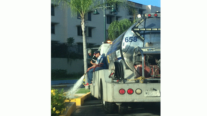 Ciudadanos publican foto de malgasto de agua por parte del Municipio de Guaynabo
