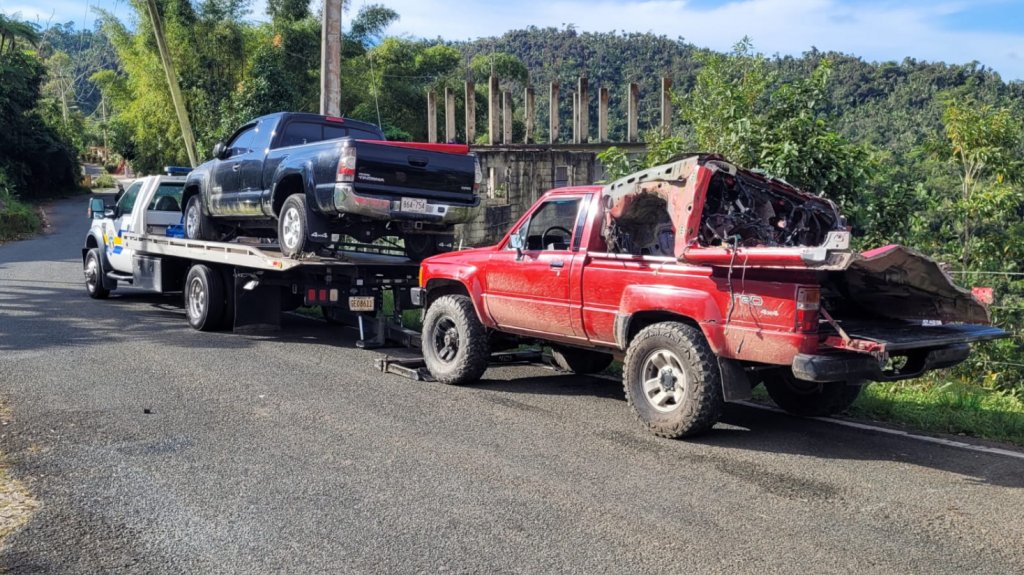  Fotos: Ocupan en Orocovis varios veh&iacute;culos robados 