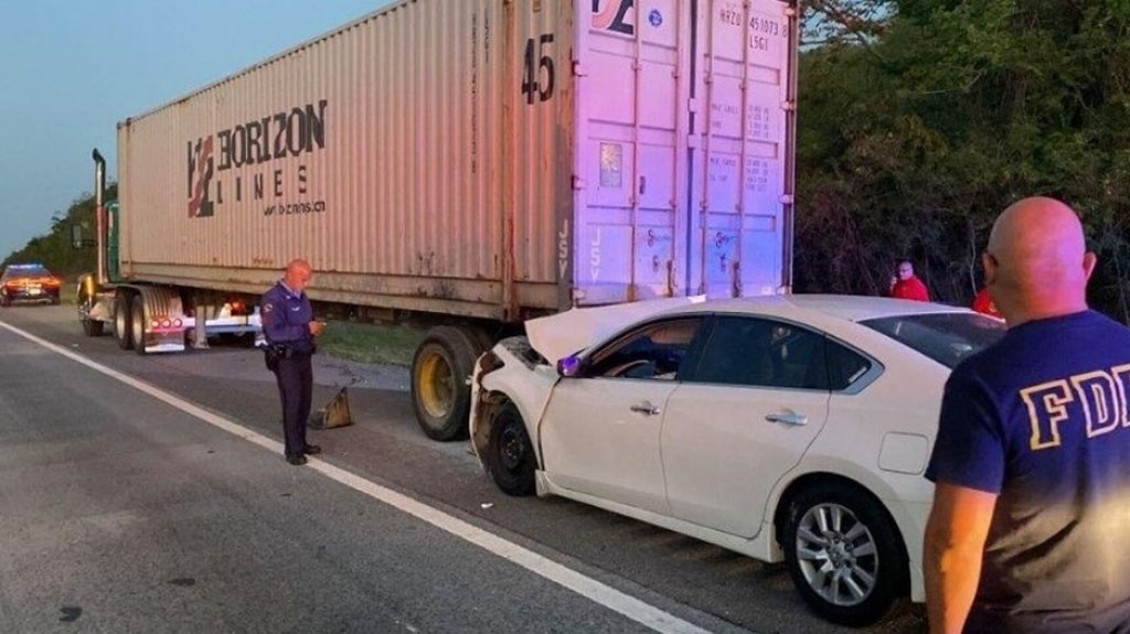 Conductor muere al chocar con un cami&oacute;n en expreso 52 de Ponce 