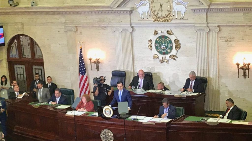  Escuche audio: Gobernador propone que recipientes de programas de beneficencia se entren al mercado laboral o al trabajo comunitario&nbsp; 