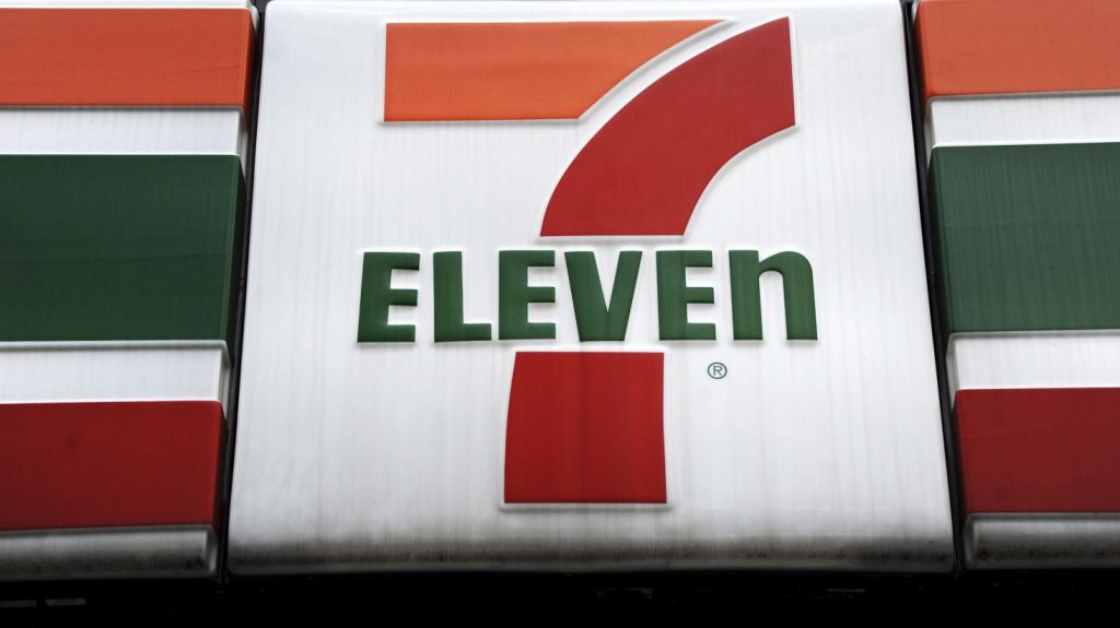  ICE detiene a una veintena de personas durante redada en tiendas 7-Eleven 