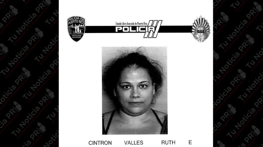  Arrestada y fichada, se fue de compras a Wal-Mart Super Center de Hatillo sin chavos 