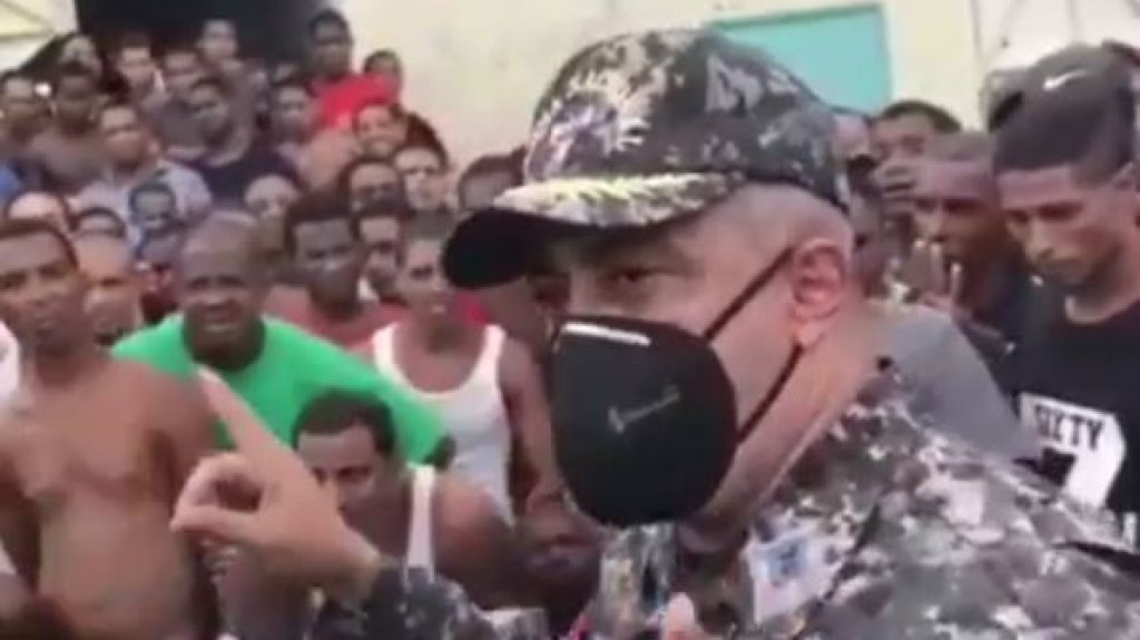  Nuevo comandante de La Victoria: “Aquí dizque jefecito, que probó, al probó es al primero que le doy lo suyo” 