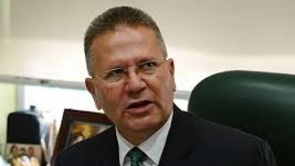  Aponte Hern&aacute;ndez alega Ferrer quiere distraer atenci&oacute;n sobre alegado descalabro PPD en AEE 