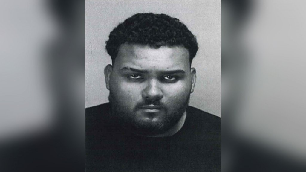  Persecuci&oacute;n en Bayam&oacute;n deja un joven de 18 a&ntilde;os arrestado con un arma de fuego 