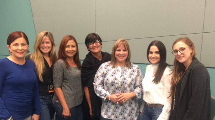 Mujeres se unen a la primera dama para adoptar una Ã©gida