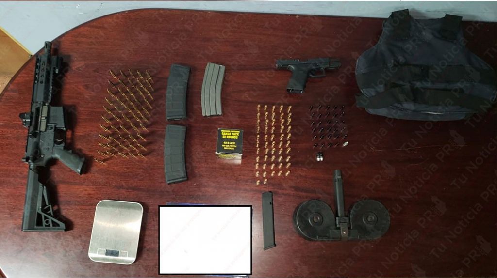  Arrestan dos &ldquo;Gatilleros&rdquo; con arma autom&aacute;tica en Rio Grande 