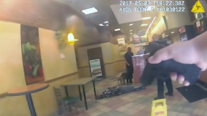 Video: PolicÃ­a mata a un hombre en un restaurante Subway en California