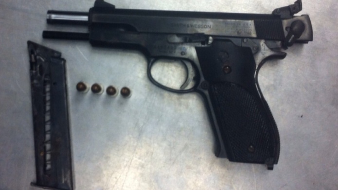 Policía municipal de Barceloneta arresta hombre que disparaba al aire