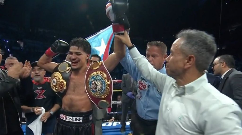  Video: Xander Zayas unifica los t&iacute;tulos mundiales OMB y AMB ante Abass Baraou 