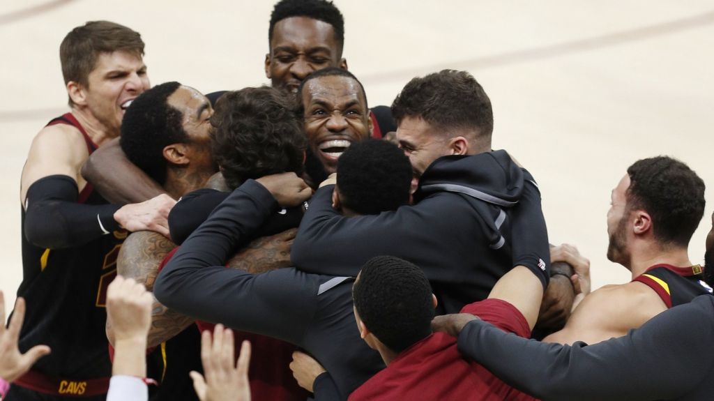  Video : Juego empate, faltaban 3 segundos y Lebron James logra &ldquo;canastazo&rdquo; de 3 &nbsp; 