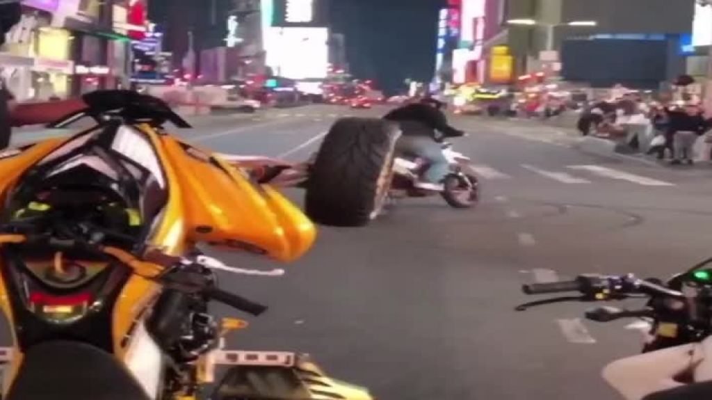  Video: Llenan de motoras todo terreno y &ldquo;Four Track&rdquo; el &ldquo;Time Square&rdquo; de New York 