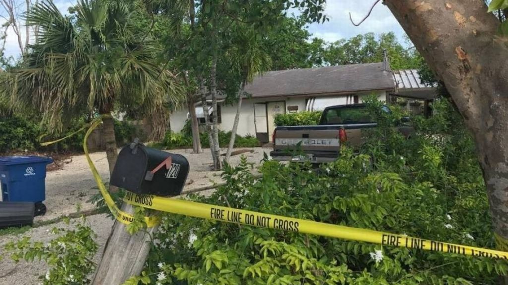  Anciana fue asesinada a pu&ntilde;aladas en su casa. Despu&eacute;s, alguien quem&oacute; la vivienda 