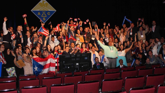 Galardonan a estudiantes puertorriqueÃ±os en California