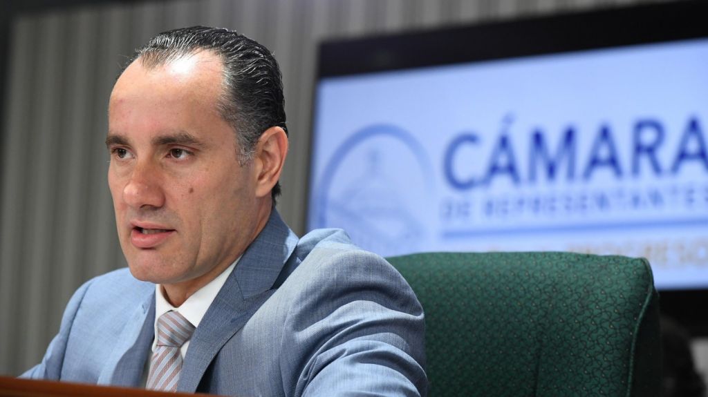  Educaci&oacute;n no tendr&aacute; m&aacute;s recortes, seg&uacute;n Tony Soto 