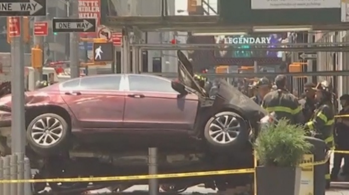 Un muerto y varios Heridos luego que auto se estrellara en Times Square