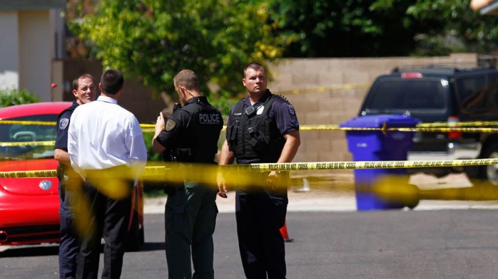  VIDEO: Una mujer muere al enfrentarse a tiros con polic&iacute;as en EE.UU. 