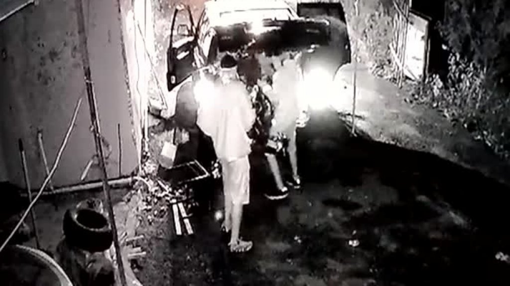  Video: Quedaron grabados rob&aacute;ndose un &ldquo;Four Track&rdquo; de una casa en Morovis 
