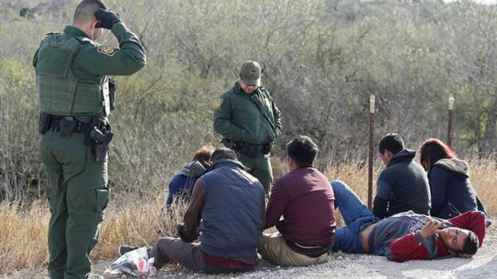  Texas empieza a detener indocumentados porque no les tender&aacute; &ldquo;alfombra roja&ldquo; 
