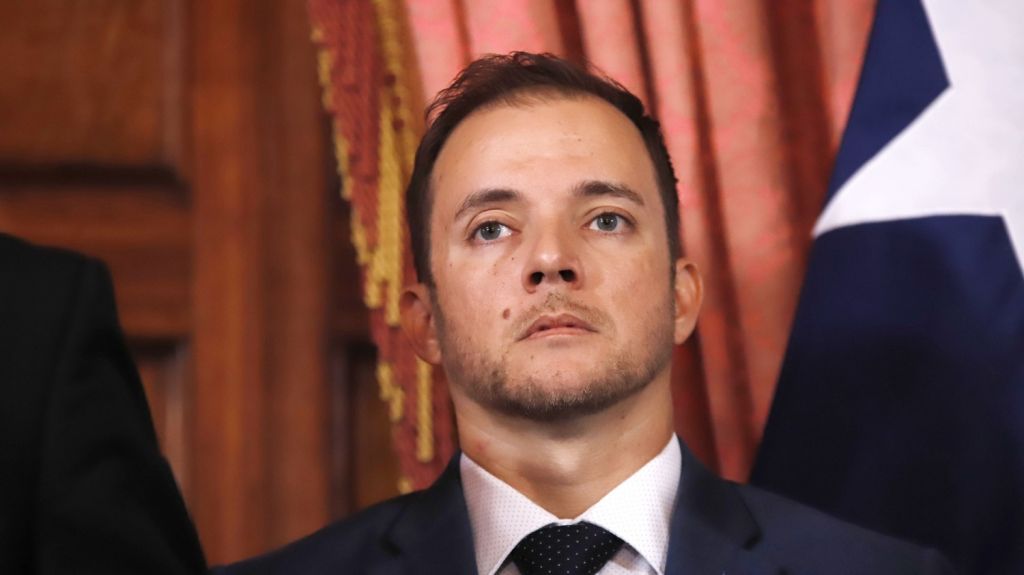  Secretario gobernaci&oacute;n deja sin efecto renuncia a director de Comercio 