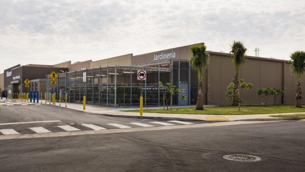 Fue a Walmart de Hatillo, escaneo y pago unos productos, pero otros se los llev&oacute;, no le sali&oacute; el truco 