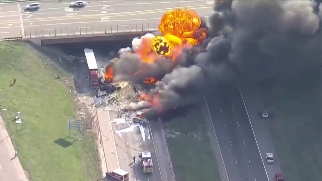  Video: Accidente entre 28 veh&iacute;culos en Colorado deja cuatro personas muertas 