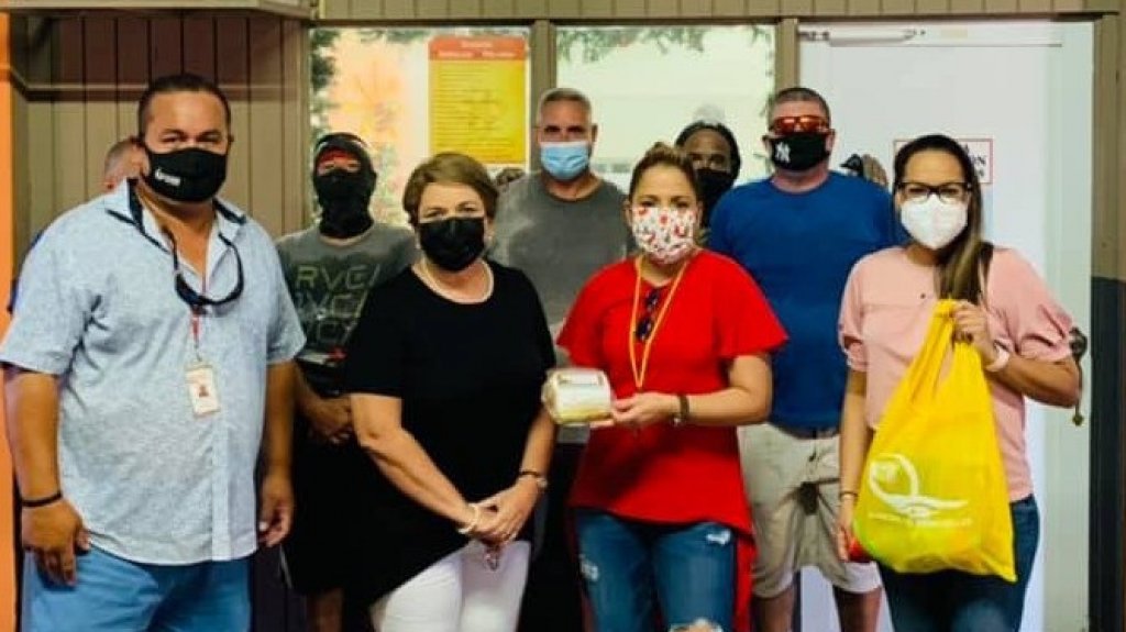  Quebradillas paga bono de Navidad, adem&aacute;s de horas extras a empleados que laboraron en esta emergencia 