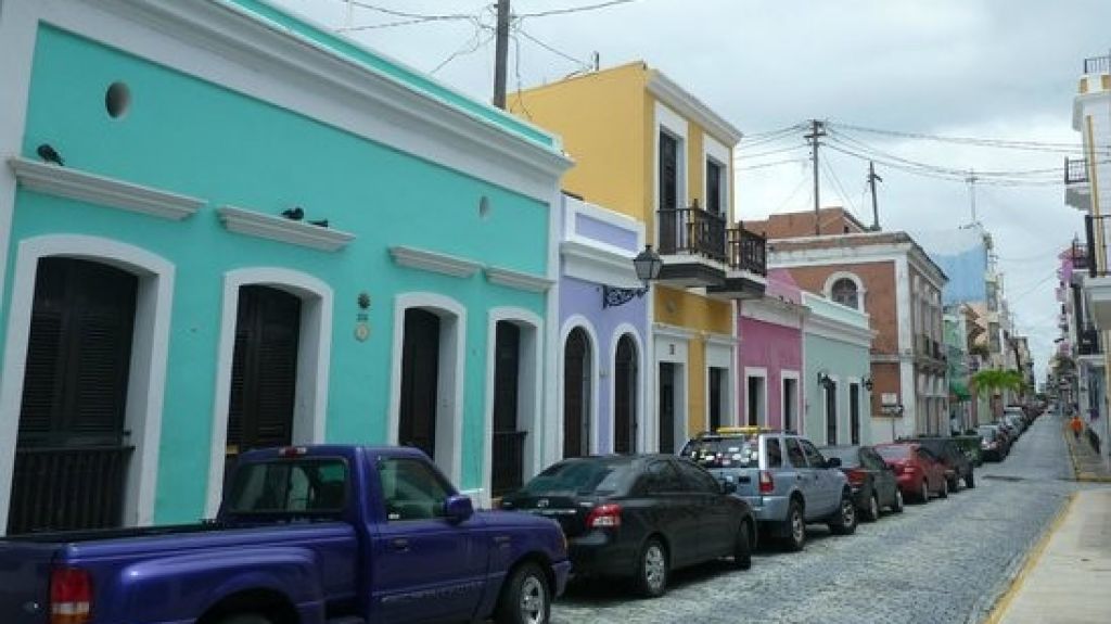  &ldquo;Cacos&rdquo; roban dos autos en el Viejo San Juan 