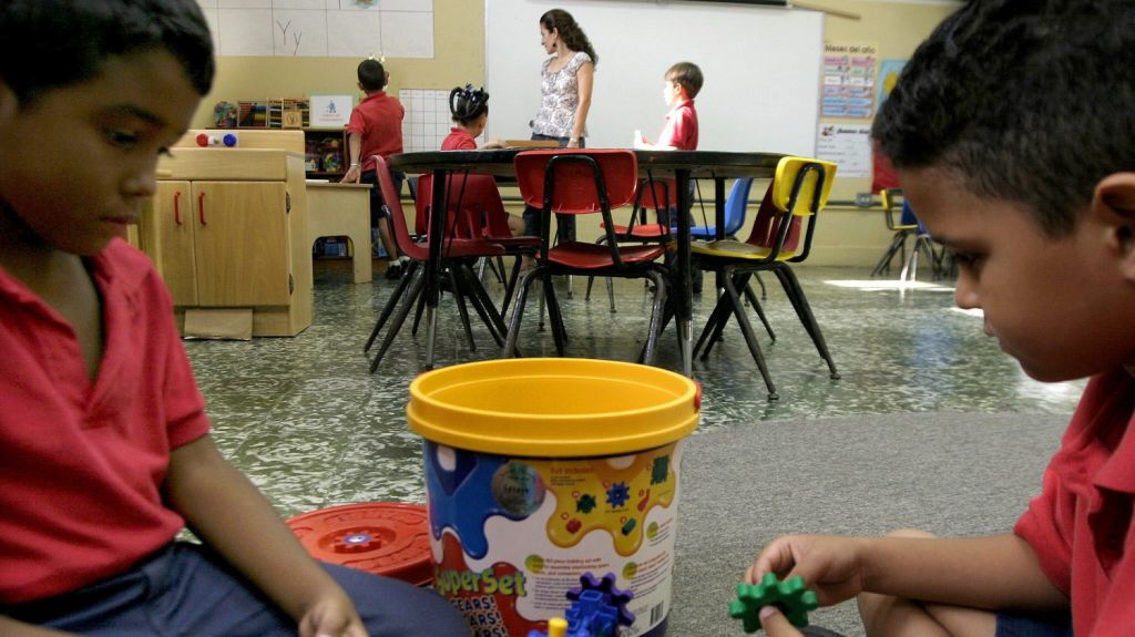  Maestros critican Educaci&oacute;n por gastos de convenci&oacute;n directores escolares 