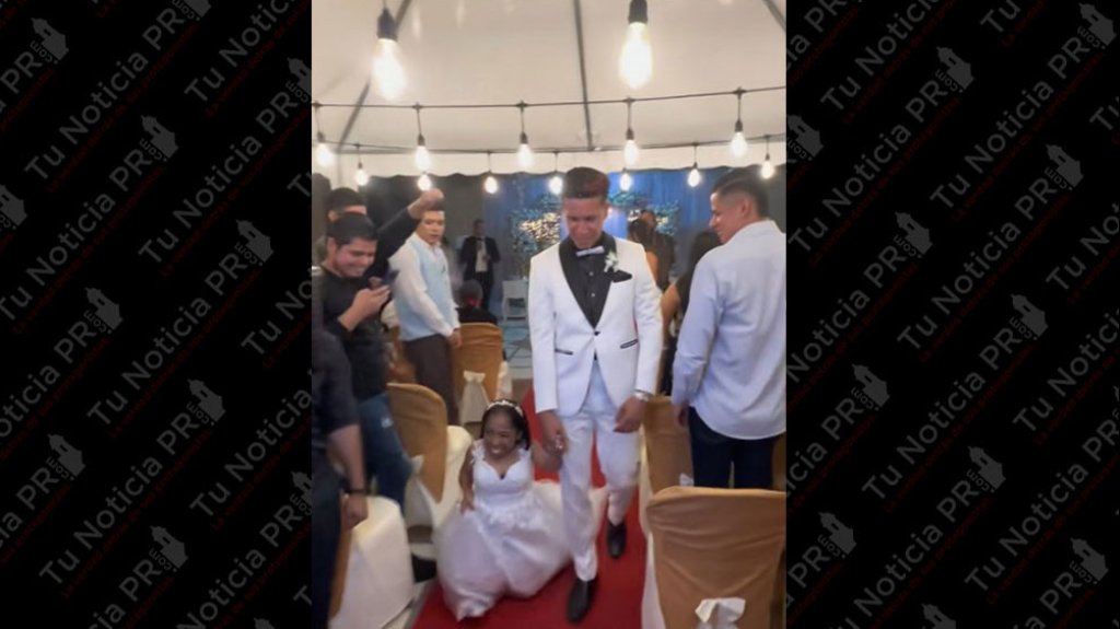  Video: Invitado a boda desata furia de la novia al besar apasionadamente al novio 